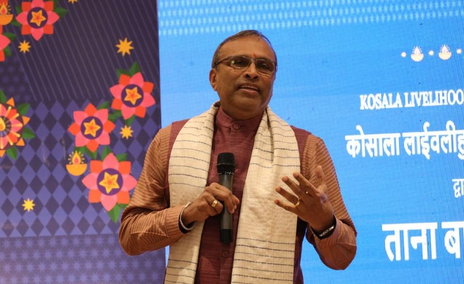 Hindalco Honoured Kosa Weavers at ‘Tana-Bana’ Ceremony in Champa Chhattisgarh