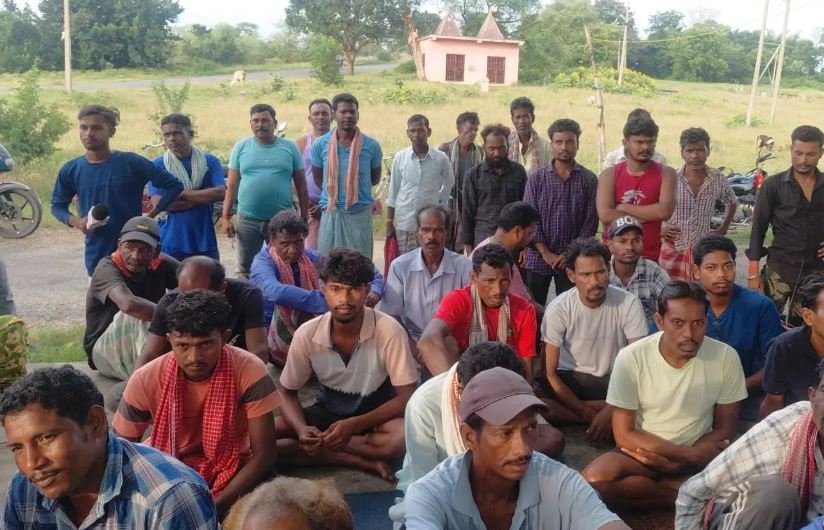 Jamtara Displaced People Threatened DVC Gate Blockade Over Land and Rehabilitation